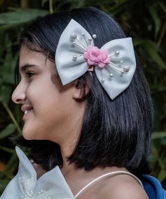White pearl hair bow 1