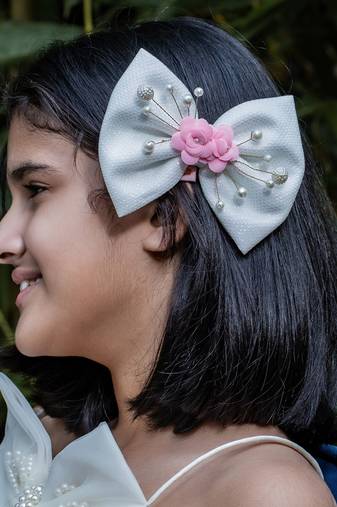 White pearl hair bow