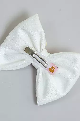 White pearl hair bow