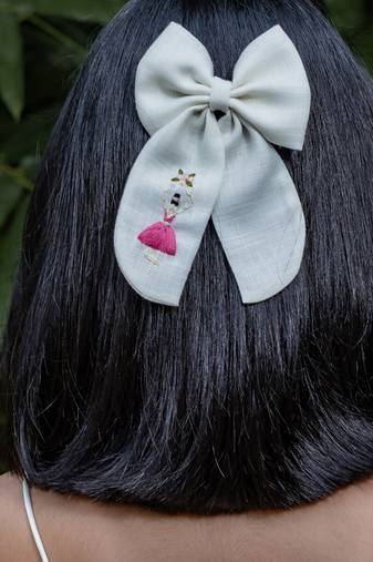 White plain linen hair bow
