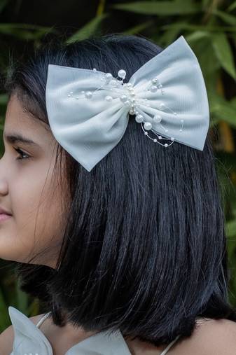 White net pearl hair bow