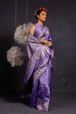 Purple silk blend woven design golden zari border saree with unstitched blouse piece 3