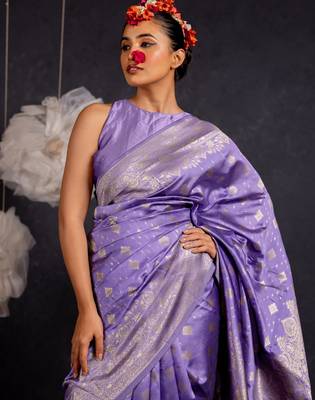 Purple silk blend woven design golden zari border saree with unstitched blouse piece 5