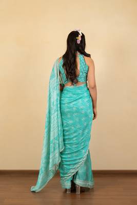 Light lavender chiffon floral print zari work golden lace saree with unstitched blouse piece 4