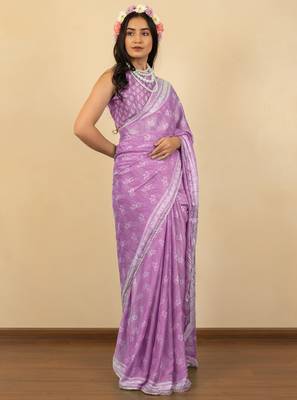 Light lavender chiffon floral print zari work golden lace saree with unstitched blouse piece 3