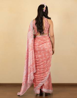 Peach chiffon floral print zari work golden lace saree with unstitched blouse piece 4