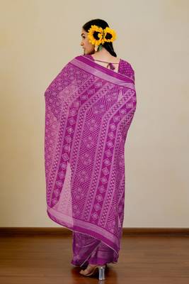 Magenta chiffon bandhani checks print lace border saree with unstitched blouse piece 4