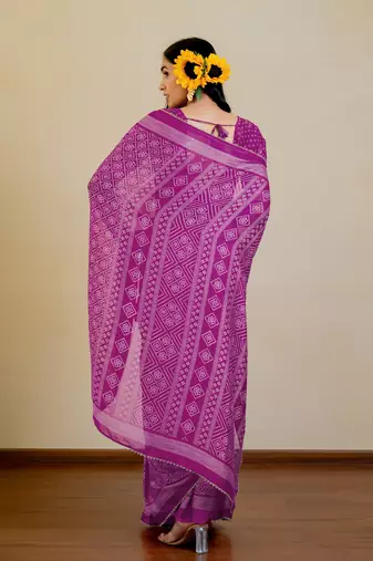 Magenta chiffon bandhani checks print lace border saree with unstitched blouse piece