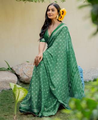 Bottle green chiffon bandhani checks print lace border saree with unstitched blouse piece 2