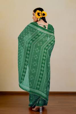 Bottle green chiffon bandhani checks print lace border saree with unstitched blouse piece 4