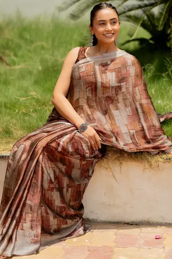 Dusty rust chiffon geometric printed saree with unstitched blouse piece