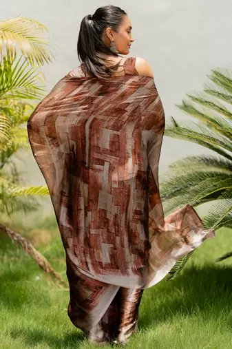 Dusty rust chiffon geometric printed saree with unstitched blouse piece