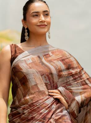 Dusty rust chiffon geometric printed saree with unstitched blouse piece 5
