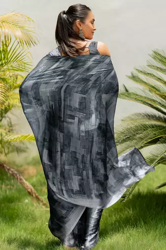 Grey chiffon geometric printed saree with unstitched blouse piece