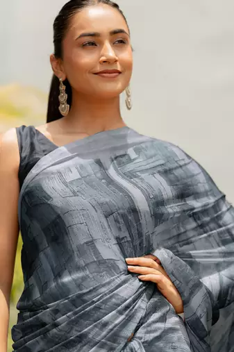 Grey chiffon geometric printed saree with unstitched blouse piece