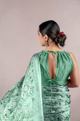 Green chiffon floral print saree with unstitched blouse piece 4