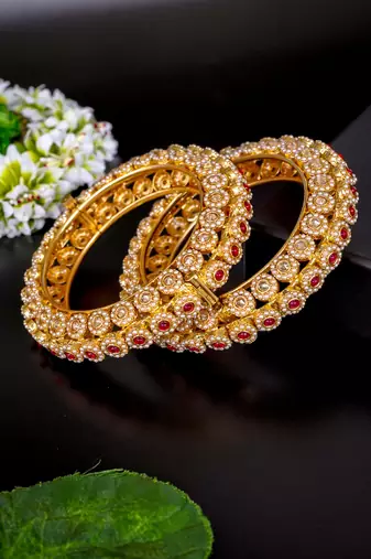 Royal kundan & pearl embellished bangles