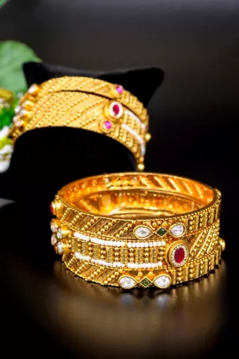 Majestic kundan & pearl antique bangles