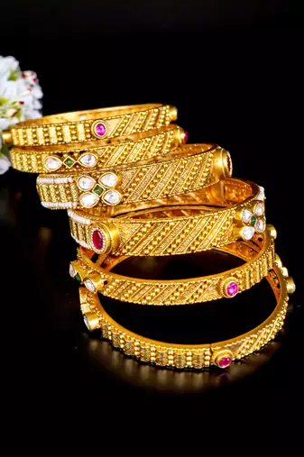 Majestic kundan & pearl antique bangles
