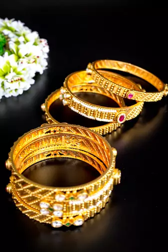 Majestic kundan & pearl antique bangles