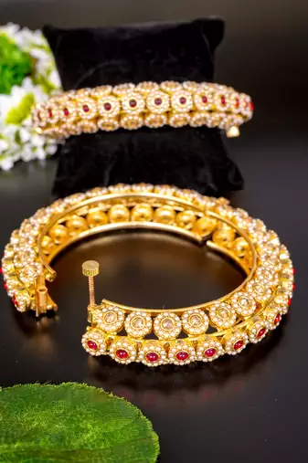 Royal kundan & pearl embellished bangles