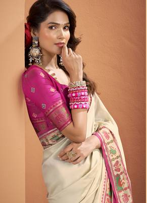 Off-white & pink soft silk bandhani print with weaving beautiful border saree 3