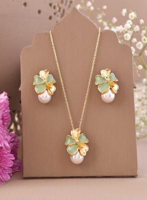 Graceful bloom pearl necklace set gift for rakhi 1