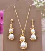 Golden grace pearl jewelry set gift for rakhi