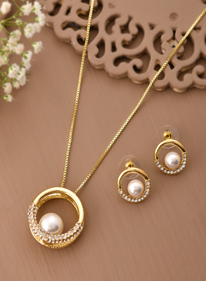 Classic gold & pearl jewelry set gift for rakhi 1