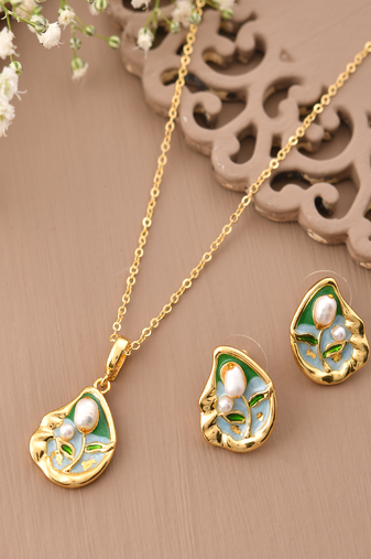 Vintage-inspired gold & pearl jewelry set gift for rakhi