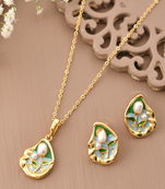 Vintage-inspired gold & pearl jewelry set gift for rakhi