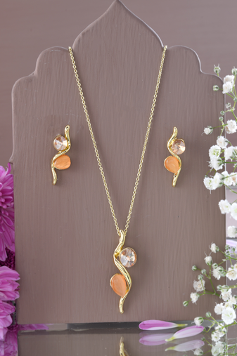 Golden swirl crystal & peach stone jewelry set gift for rakhi