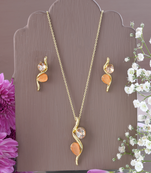 Golden swirl crystal & peach stone jewelry set gift for rakhi