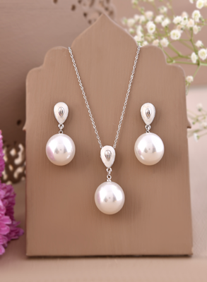 Timeless pearl grace set gift for rakhi 1