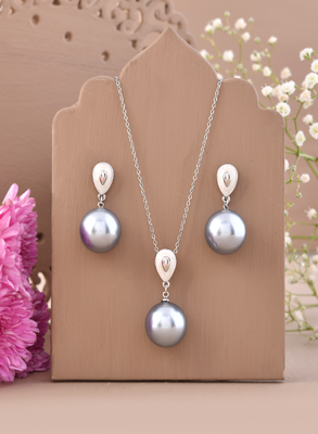 Timeless pearl grace set gift for rakhi 1