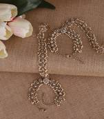 Traditional flower and oval design gold plated pearl set of 2 adjustable hathphool(panja) for women