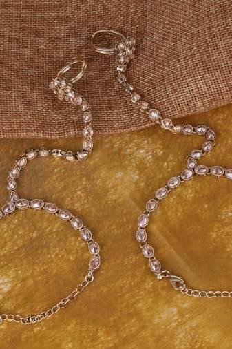 Traditional beautiful circle and oval shape gold plated set of 2 adjustable hathphool(panja) for women