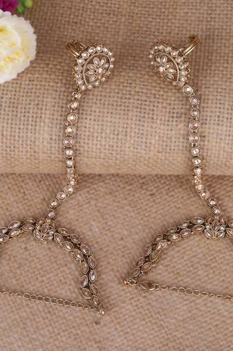 Traditional glamorous flower and oval shape gold plated set of 2 adjustable hathphool(panja) for women