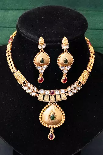Antique finish tear drop pendant necklace with matching earrings