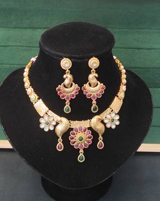 Peacock inspired ethnic necklace set with floral and stone detailing 3