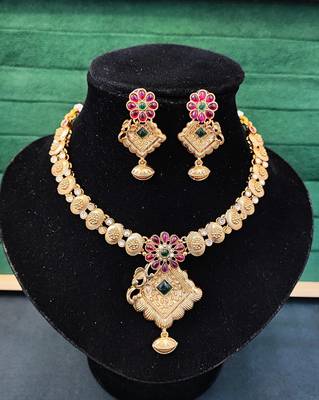 Floral pendant antique necklace set with ruby and green stones 3
