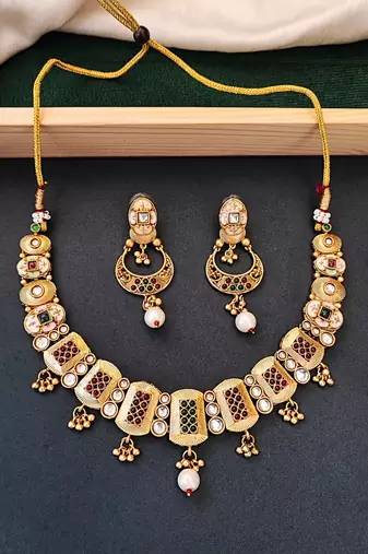 Square cluster gemstone necklace set with pearl and kundan detail