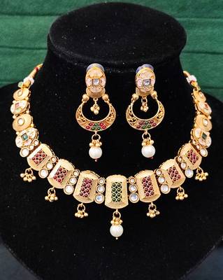 Square cluster gemstone necklace set with pearl and kundan detail 1