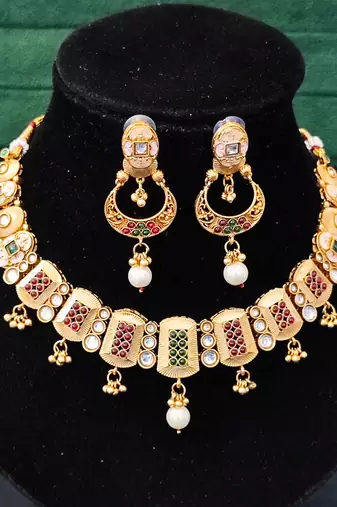 Square cluster gemstone necklace set with pearl and kundan detail