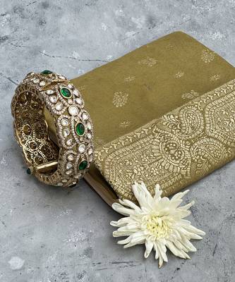 Gold plated green kundan bangle 1