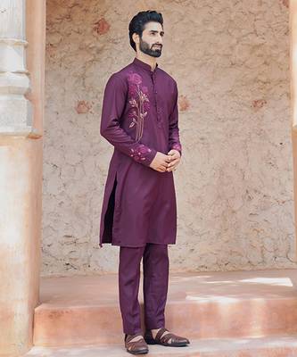 Maroon embroidered cotton kurta 3