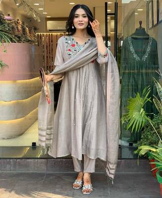 Leafsy women's viscose chinon embroidered grey kurta set with bhagalpuri duppata 3