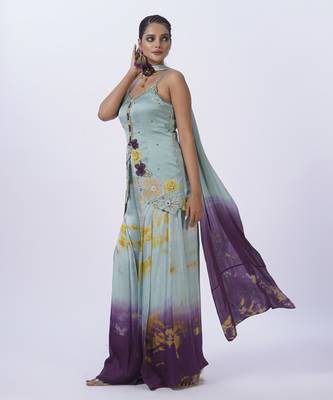 Green satin embroidered kurta set 2