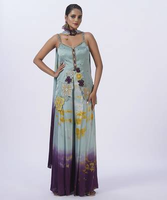 Green satin embroidered kurta set 5