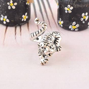 Brass antique silver attacking tiger finger ring 2